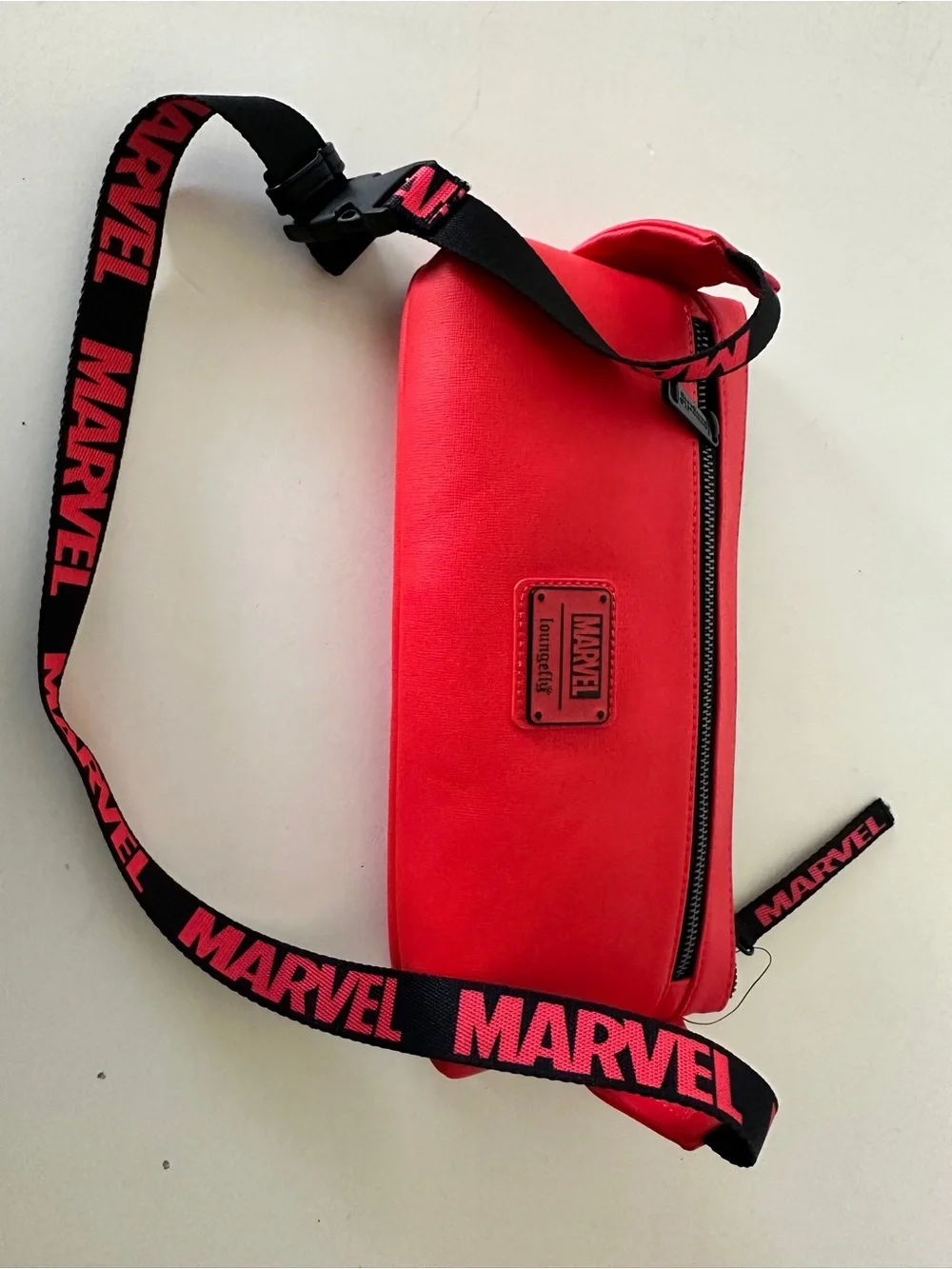 NWT Loungefly Marvel Logo Belt Bag, Crossbody, Fannypack with Black Strap - Picture 3 of 5